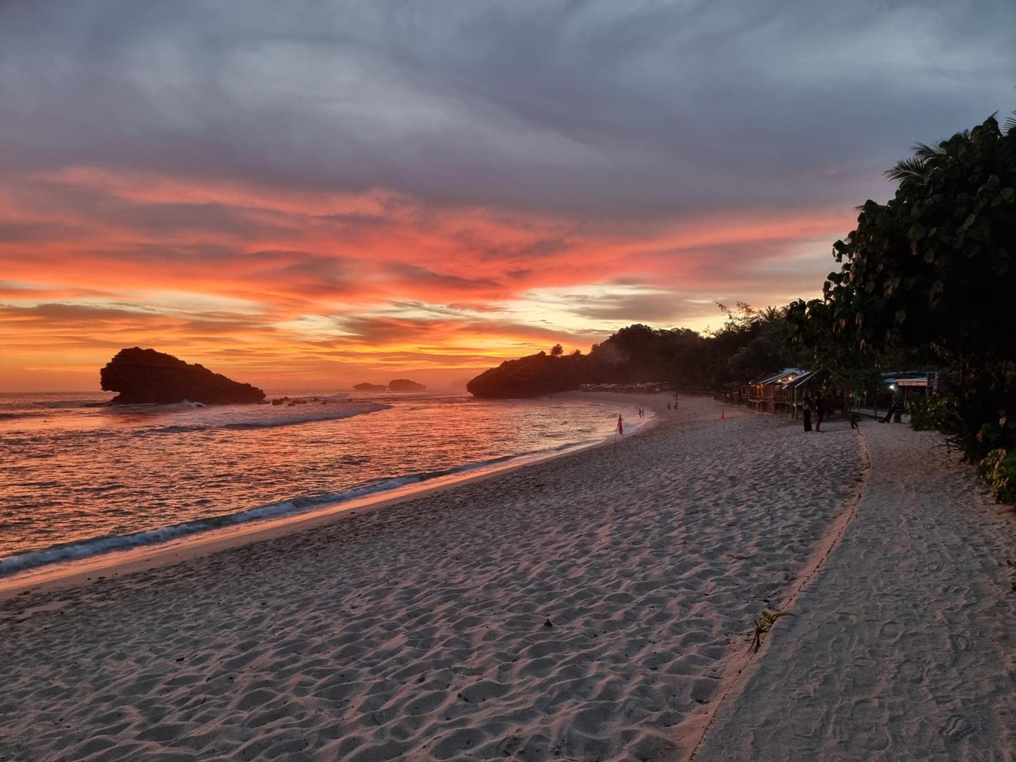 Istana Ombak Eco Resort Pacitan Dış mekan fotoğraf