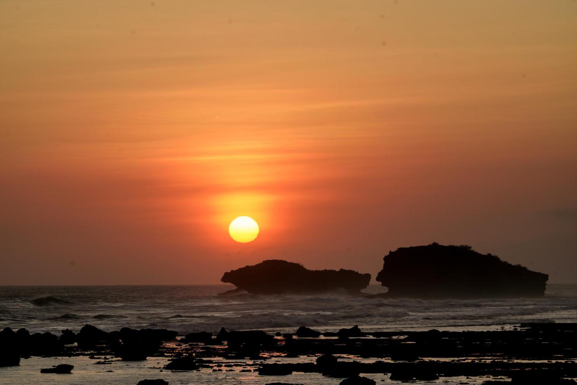 Istana Ombak Eco Resort Pacitan Dış mekan fotoğraf